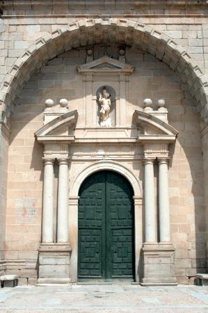 puerta del mediodía de la Iglesia