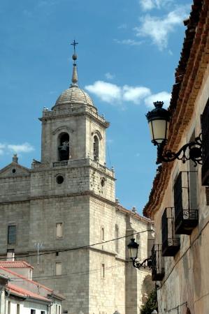 Iglesia desde calle Mayor.-3 JPG