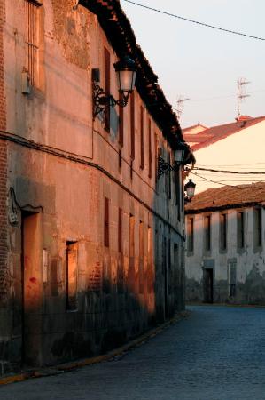 edificios antiguos en el trazado de la antigua carretera de Castilla