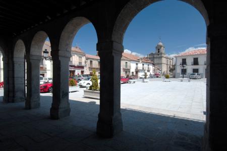 visión iglesia desde arco Ayto.-2JPG