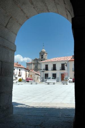 visión iglesia desde arco Ayto